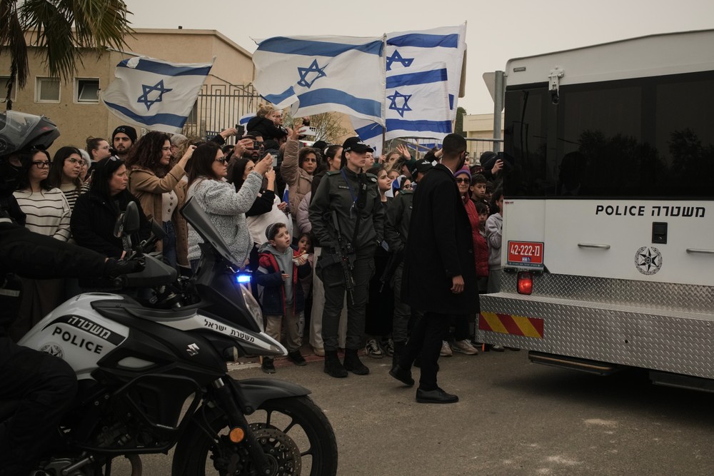 Israel_Palestinians021071