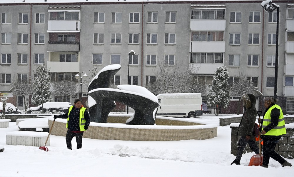 Trebišov kalamita sneh zima cestári (2)