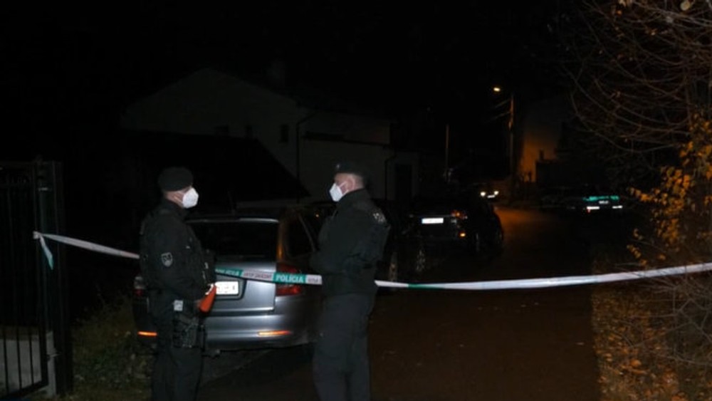 Nočná streľba na Kysuciach skončila tragicky.