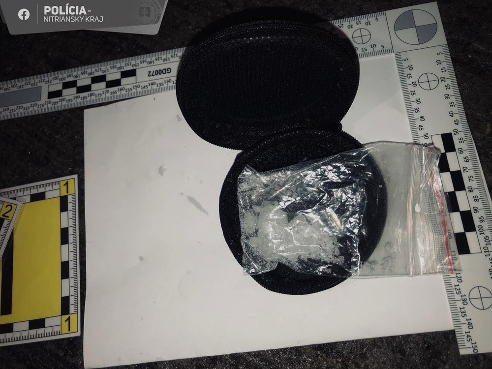 Nadrogovaný a bez vodičáku