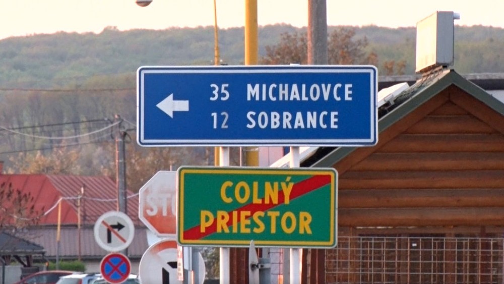 Pašerák prerazil hraničnú závoru