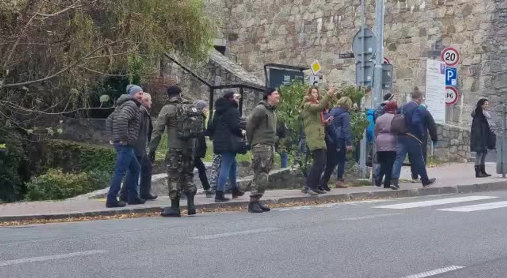 [multi] Protesty BA 17.11, vojaci 1171