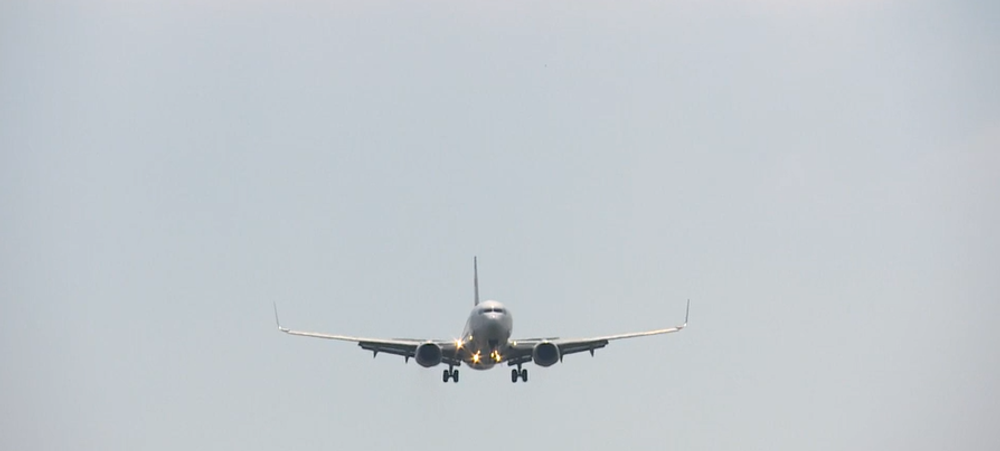 letecky alebo vlakom