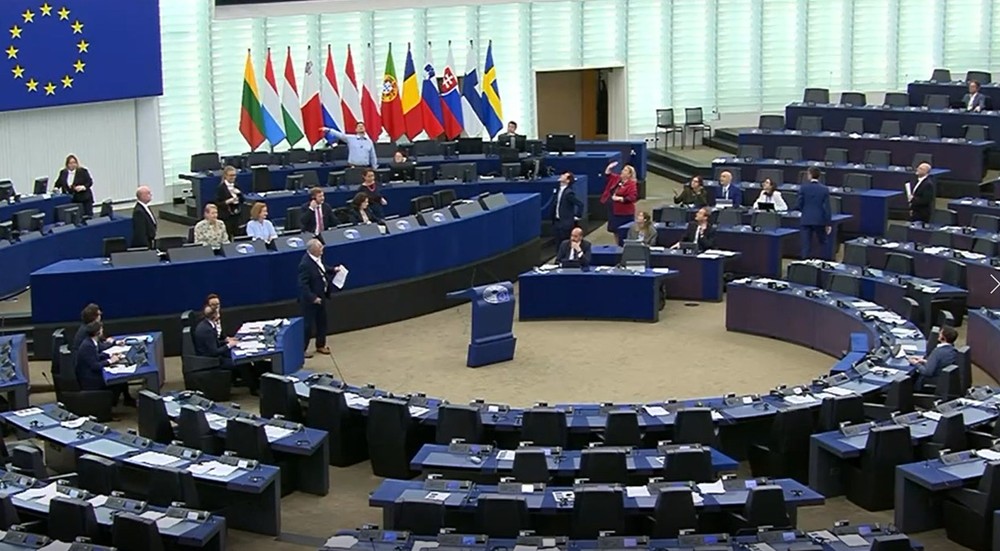 Radačovský vypustil holubicu mieru (1)