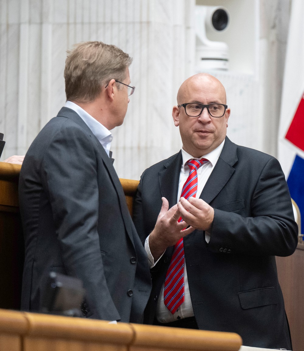 44. schôdza Národnej rady SR - mimoriadna. Vyslovenie nedôvery ministrovi dopravy SR Jozefovi Rážovi.