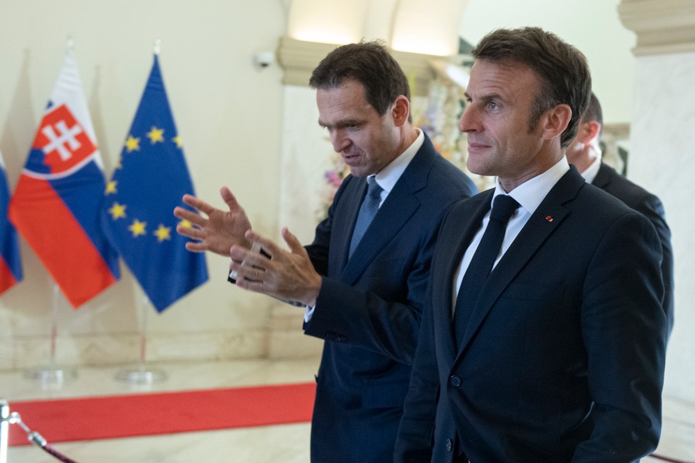 Ľudovít Ódor a Emmanuel Macron stretnutie na Úrade vlády SR (2)
