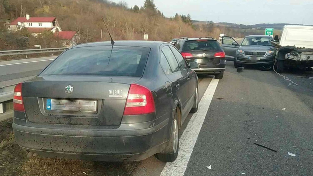 Hromadná dopravná nehoda pri Trenčíne 