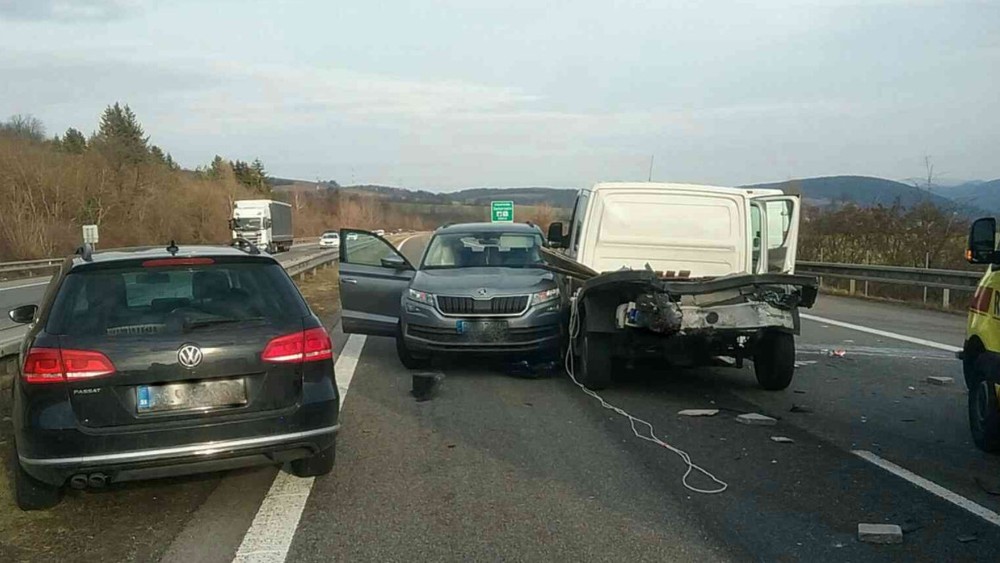 Hromadná dopravná nehoda pri Trenčíne 