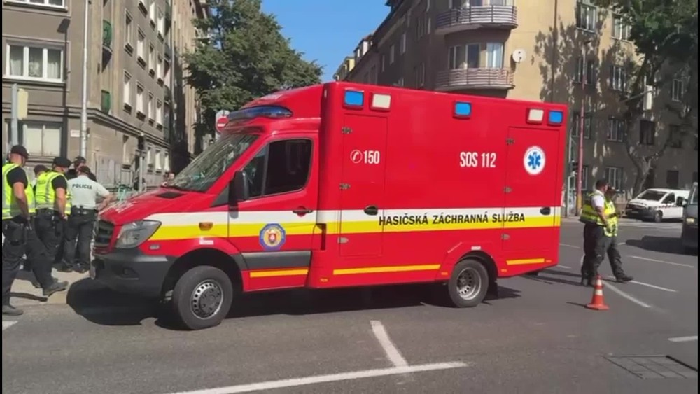 [multi] Policajné auto nabúralo do stlpa 2587
