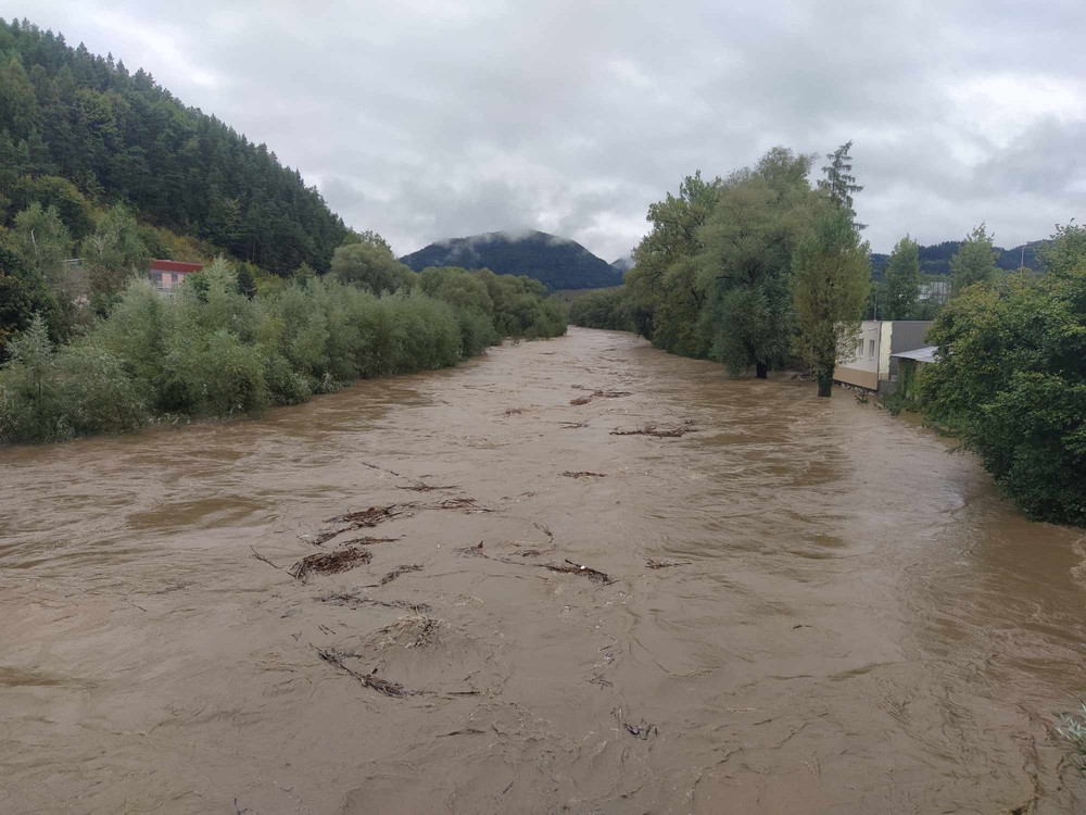Rozvodnená rieka Kysuca