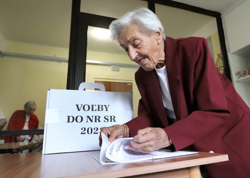 2220230930_volby_102rocna_longauerova_05988577