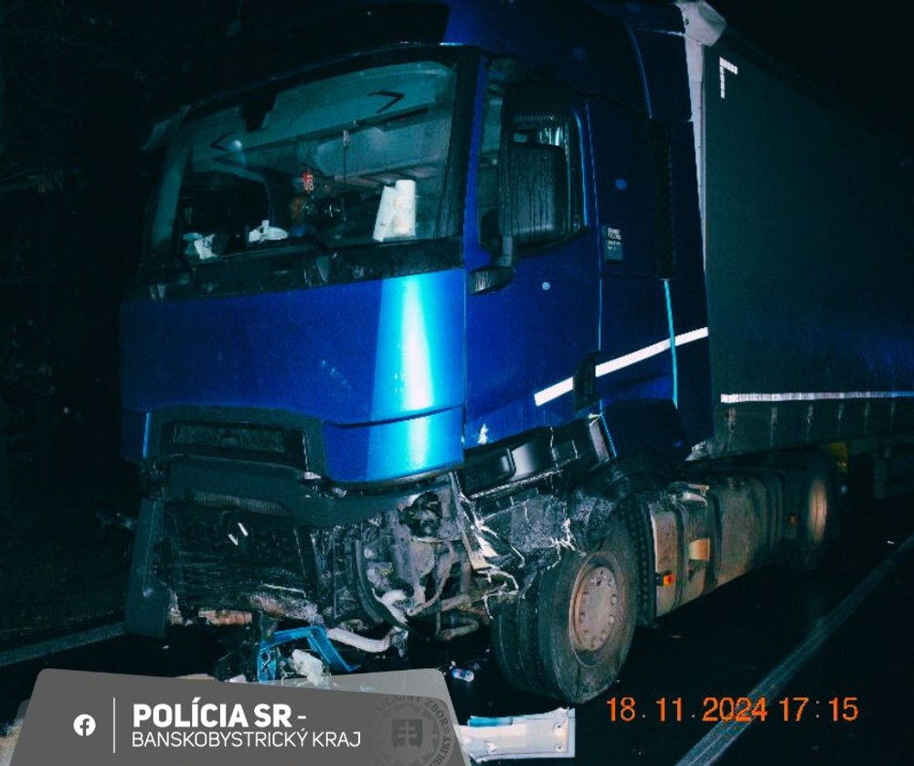 Zrážka kamióna a auta