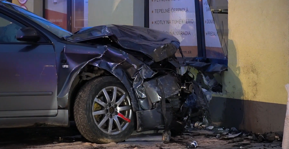 Auto prerazilo výklad 2