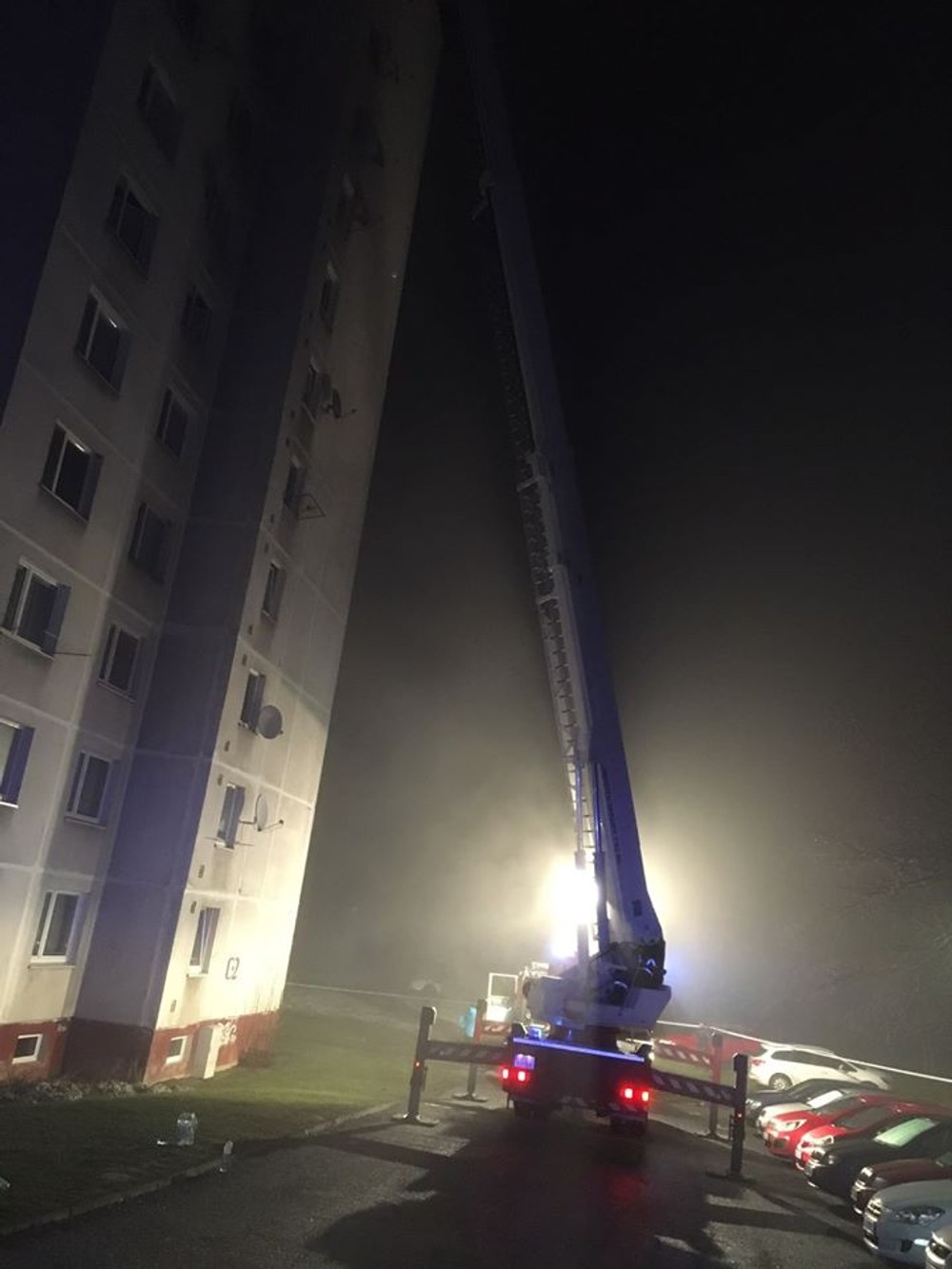 V Bardejove evakuovali z bytovky vyše sto ľudí. Obyvatelia ostali bez strechy nad hlavou 2