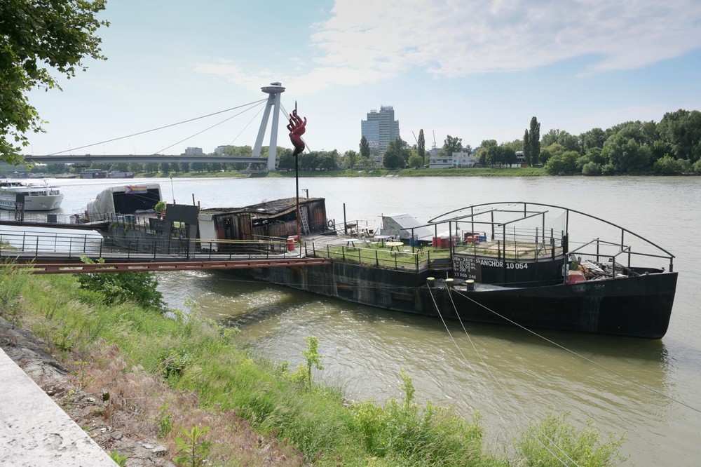 požiar PINK WHALE (4)