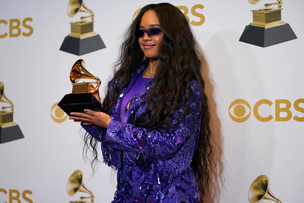 64th_Annual_Grammy_Awards_-_Press_Room_22210-3c102e10cf7e4f05b4e506697cc2b940