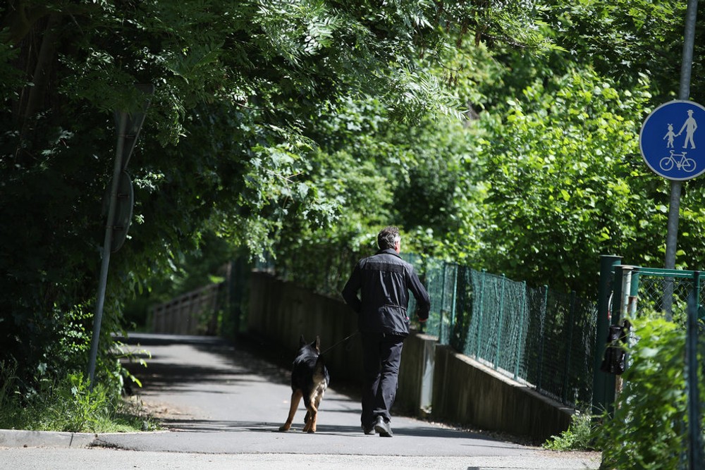Z parku zmizol štvormesačný chlapček v kočíku 