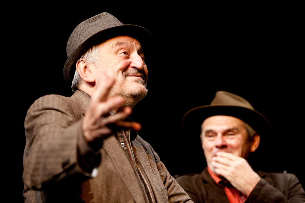 Milan Lasica a Milan Kňažko v hre Rozhovory - Na fašírky mi nesiahaj"