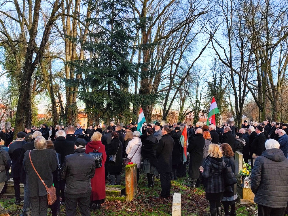 Politika Miklósa Duraya pochovali v rodnom Lučenci