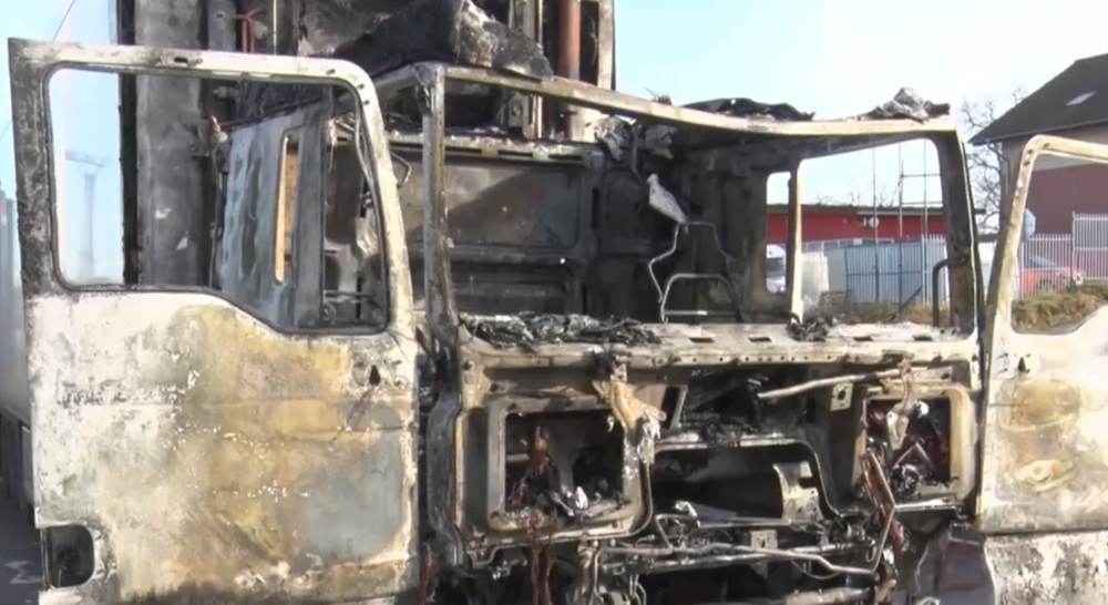 Pri Prešove horel počas jazdy kamión