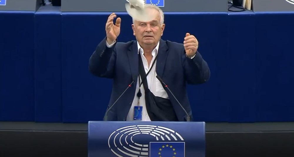 Radačovský vypustil holubicu mieru (5)