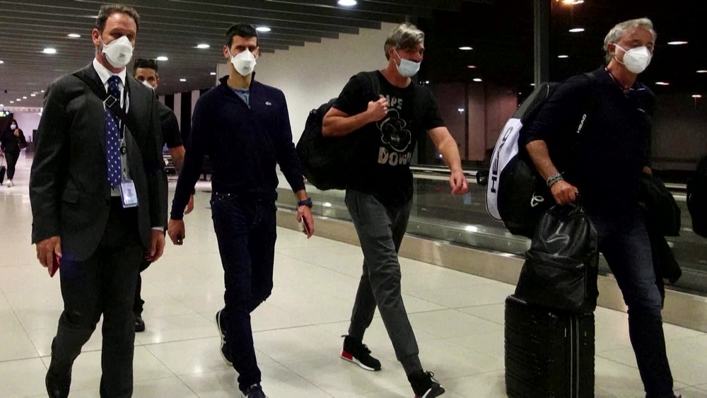 [multi] djokovic letisko 13731