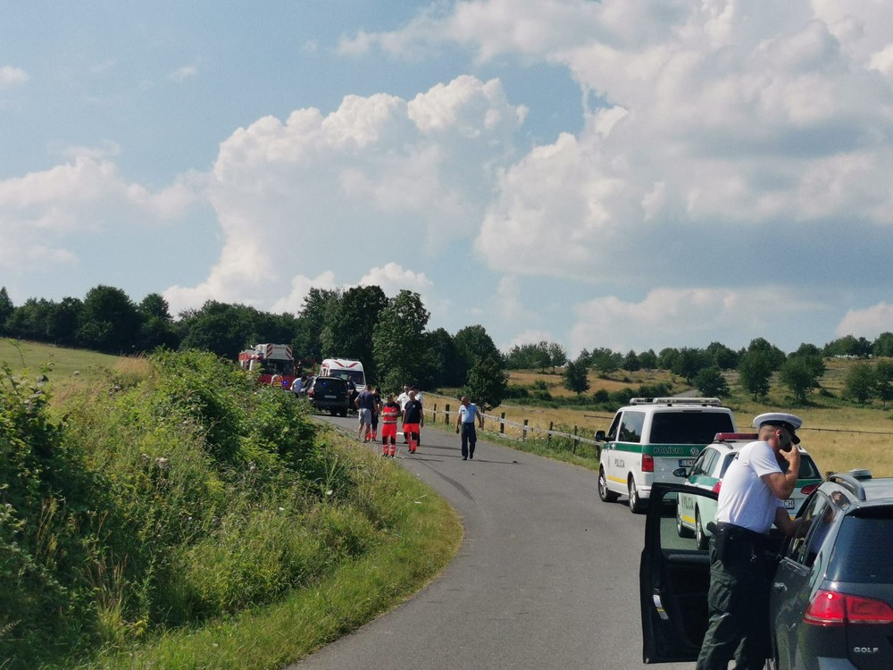 Auto zrazilo cyklistov