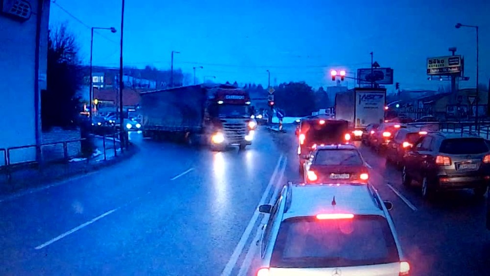 FOTO: Zrážka troch kamiónov a troch áut vydesila Žilinčanov543