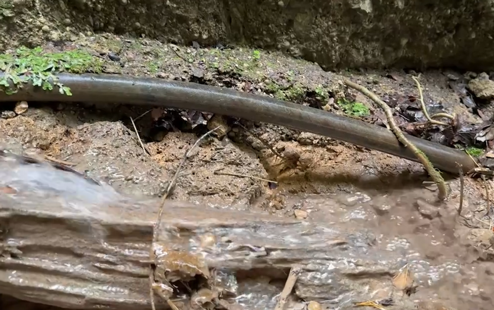 Pre úmyselné poškodenie potrubia je teraz dedina úplne bez vody