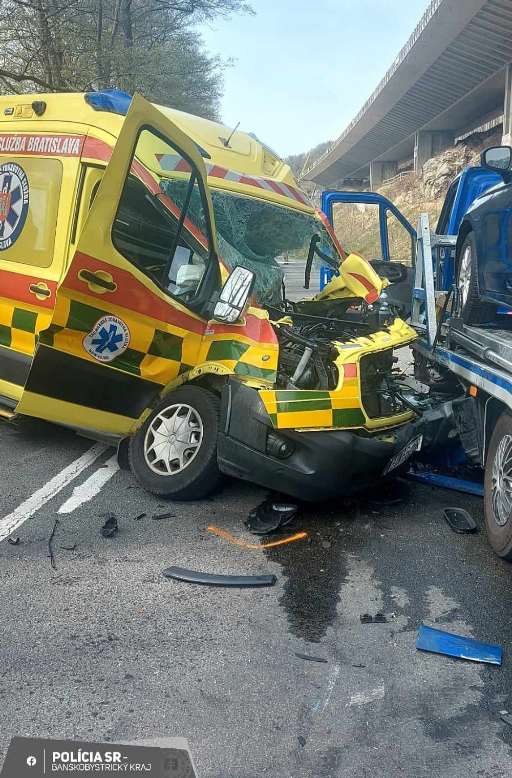 20240408_Pila_nehoda_sanitka_02033275