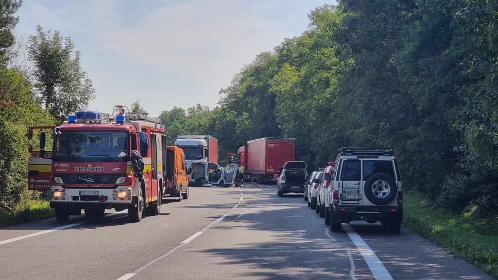 Nehoda kamióna s dodávkou