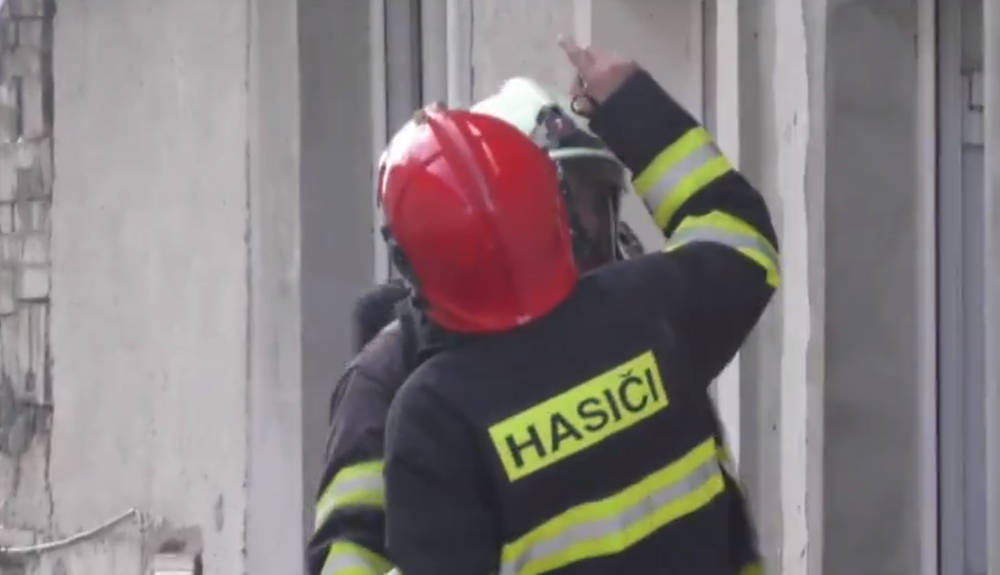 Strecha v plameňoch: Pomoc hasičov z okolia Sniny potreboval ich vlastný kolega 