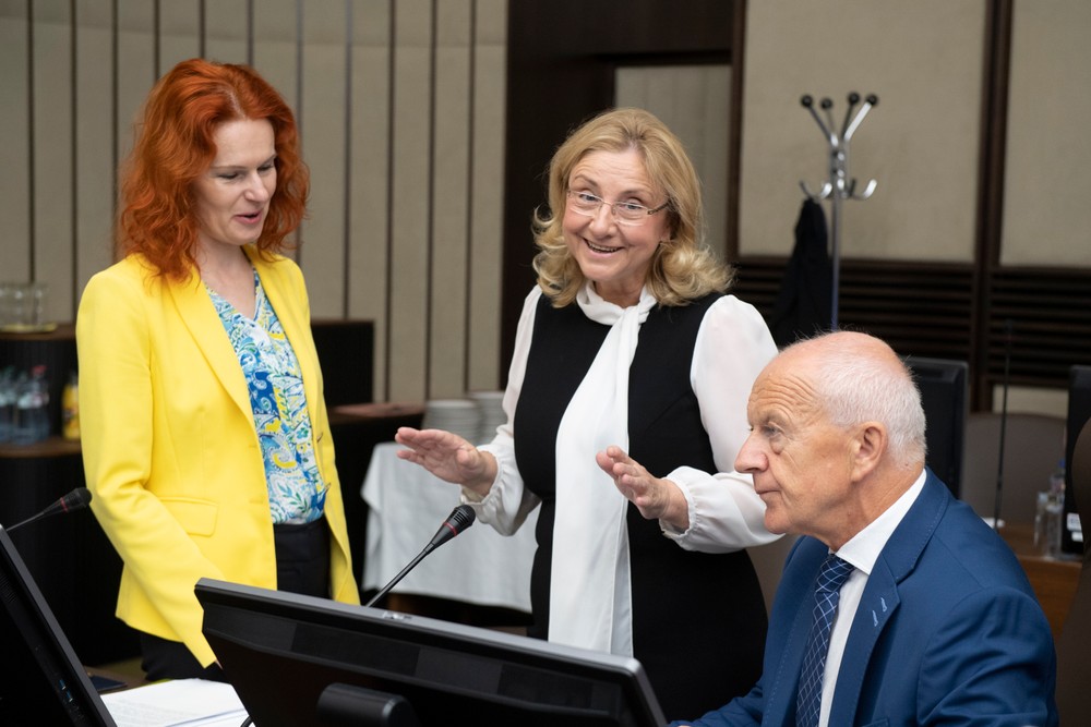 vlada posledne rokovanie pred volbami (4)