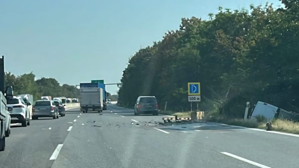 Nehoda kamiónu a dodávky na D1