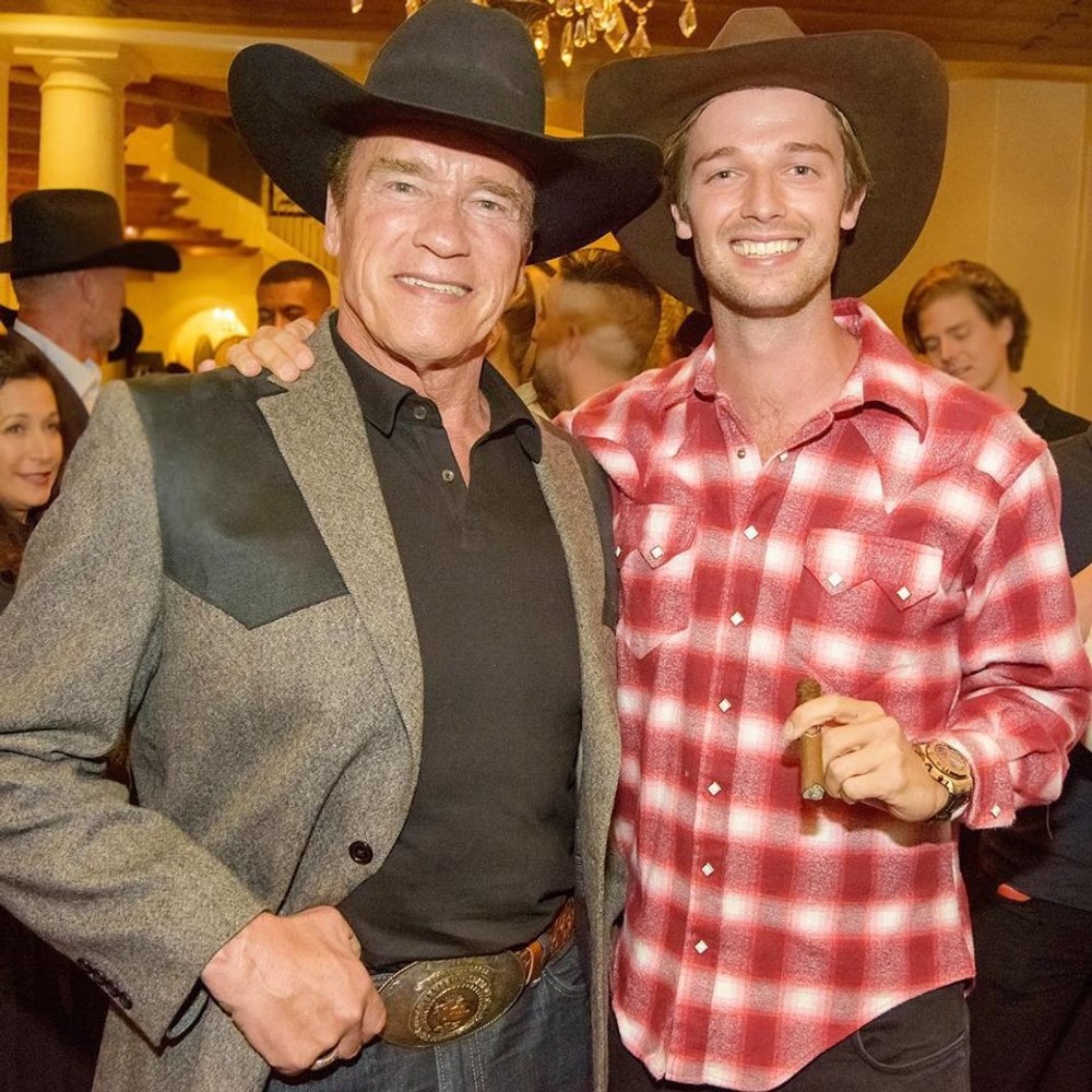 Patrick Schwarzenegger s otcom