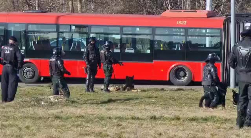 [multi] Futbal otvorenie zábery na ochranku 10558