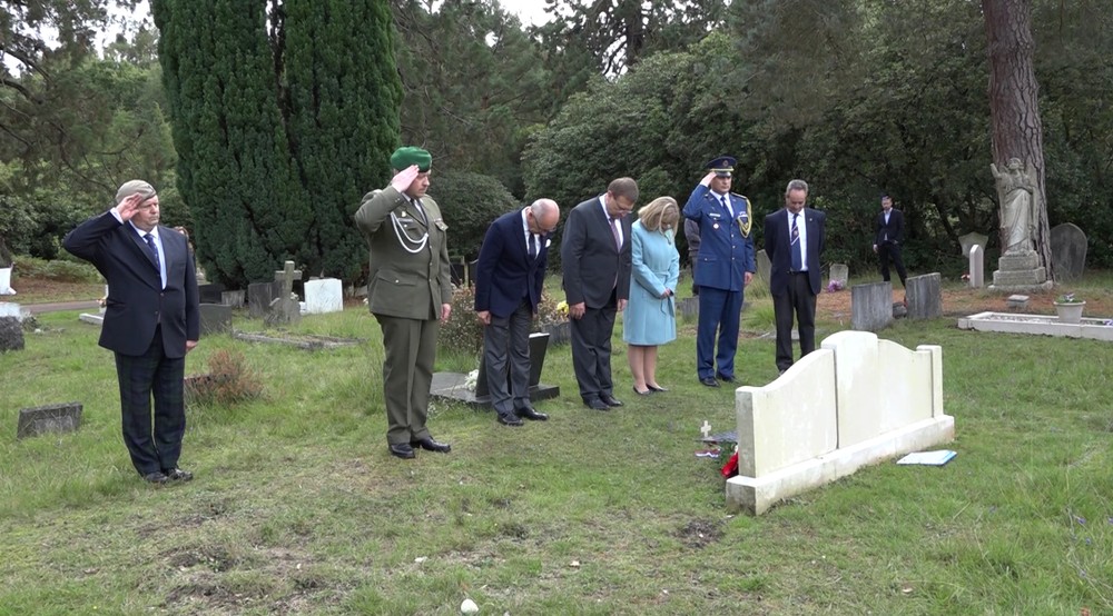 Pri hrobe Maríny Paulínyovej