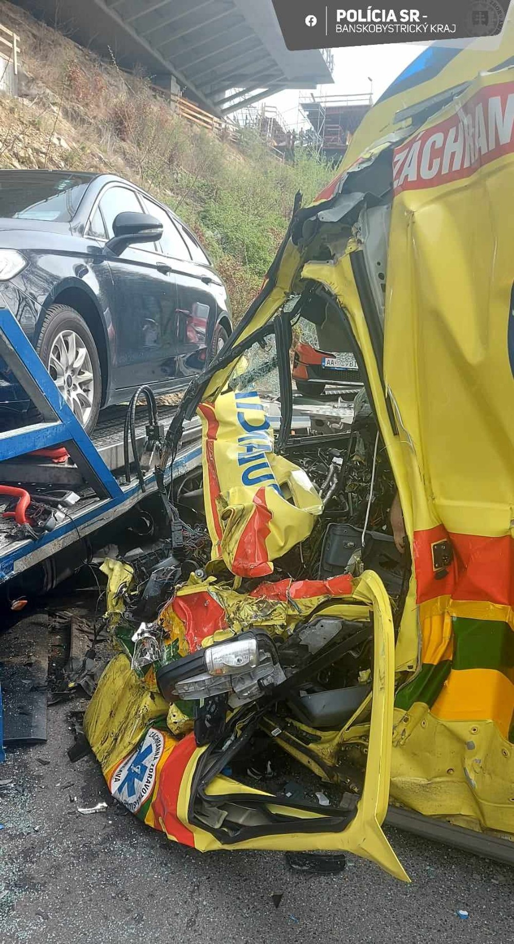 20240408_Pila_nehoda_sanitka_03033276