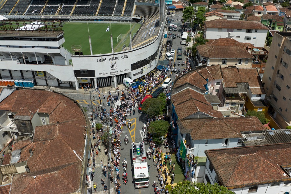 Rozlúčka s brazílskou futbalovou legendou Pelém