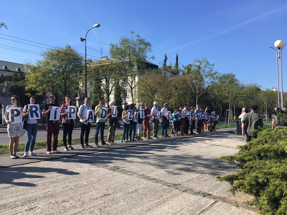 Protest študentov pred vládou 