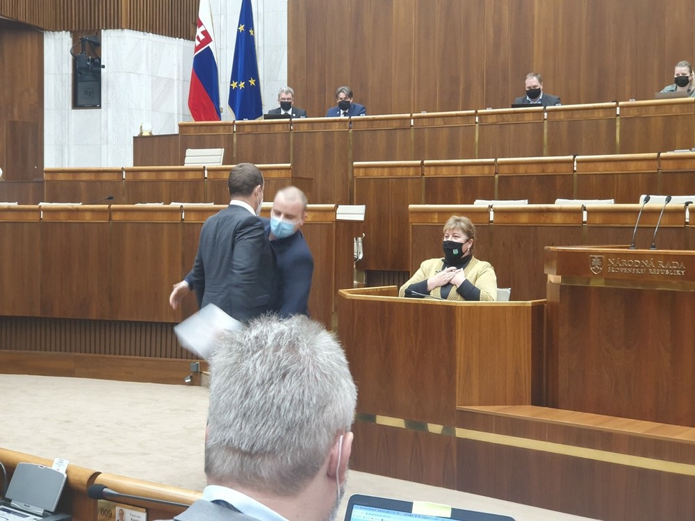 Roztržka v parlamente 