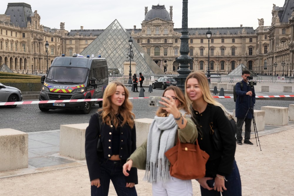 France_Louvre768307