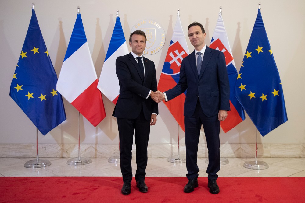 Ľudovít Ódor a Emmanuel Macron stretnutie na Úrade vlády SR (5)