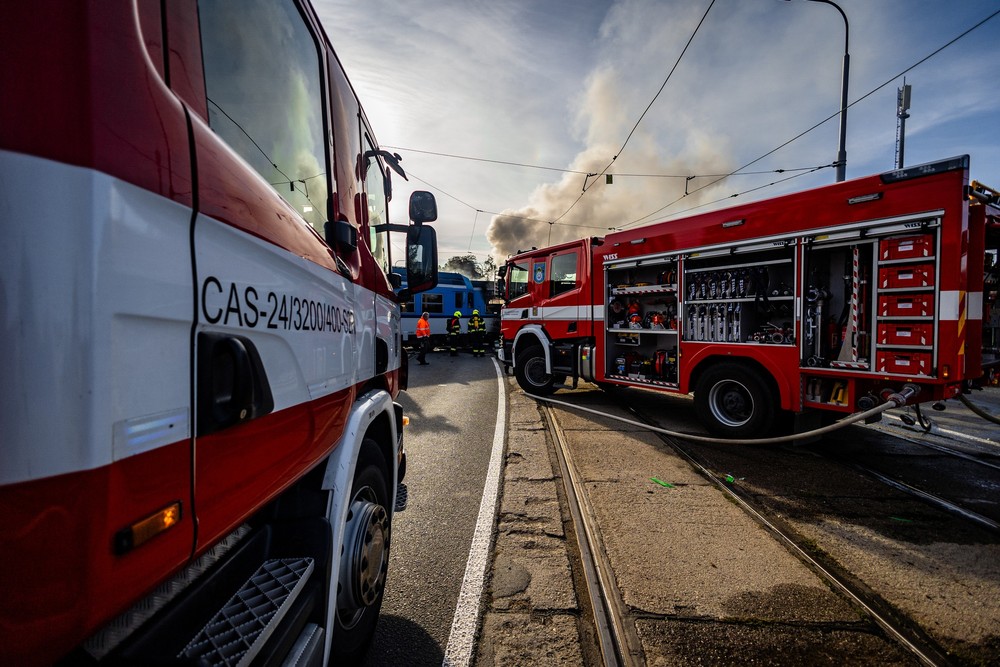 zrážka vlak kamion požiar hasiči (8)