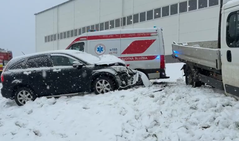 Prvý sneh komplikoval dopravu 5