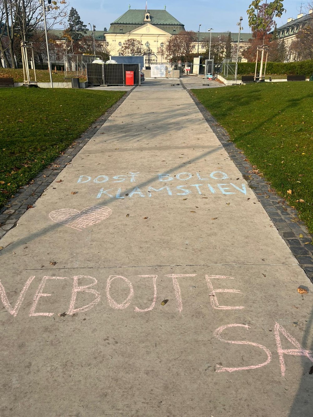 Odkazy pre Fica pred Úradom vlády SR