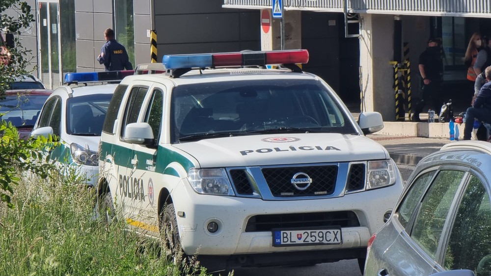 Tragická zrážka dvoch dievčat v Devínskej Novej Vsi