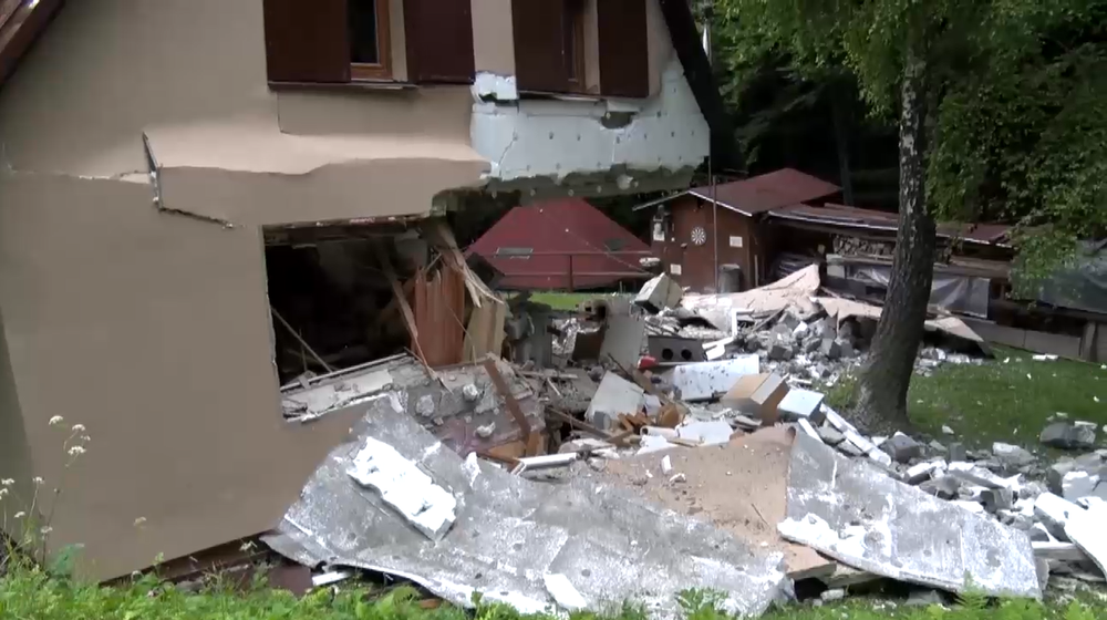 výbuch chaty horolezecký tábor Prievidza (1)