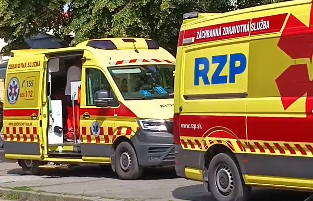 Sanitky po výbuchu v Prievidzi 