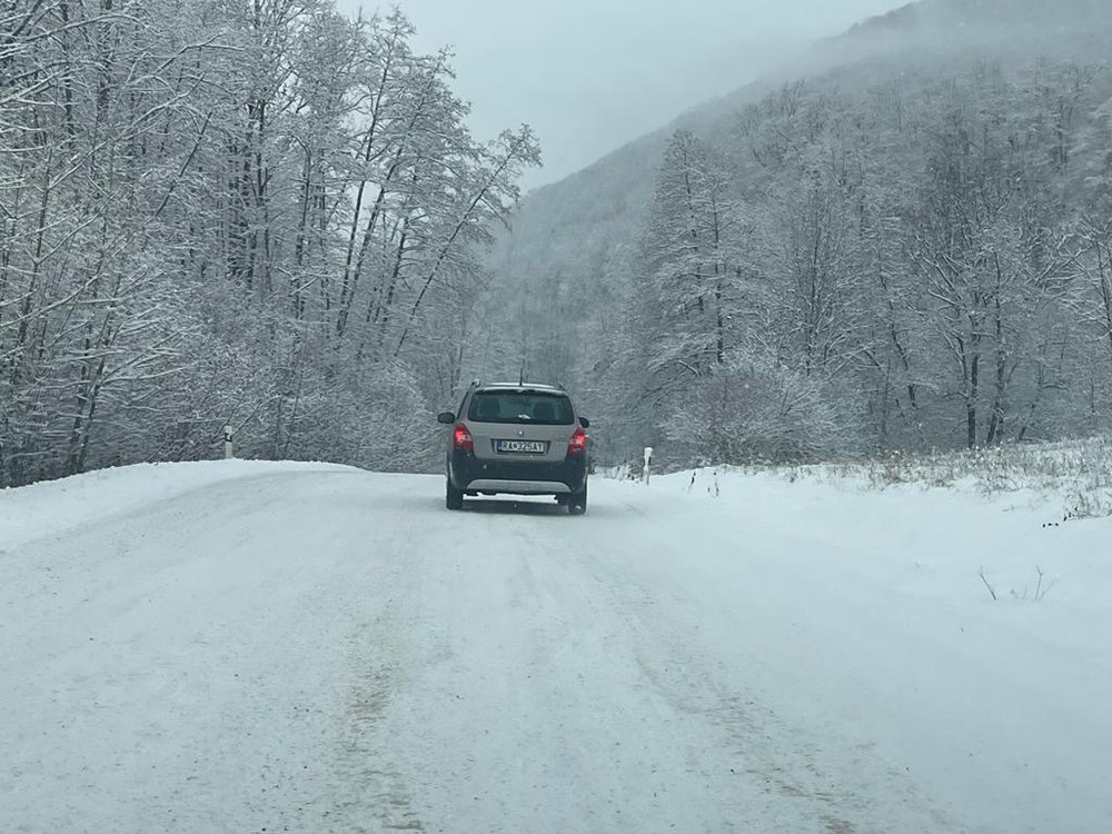 horské sedlo dielik sneh zima cesty (4)